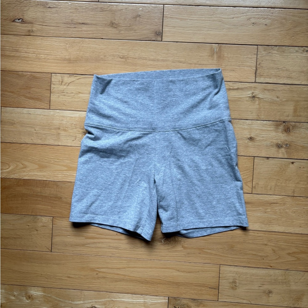 Aritzia Tna biker short size S